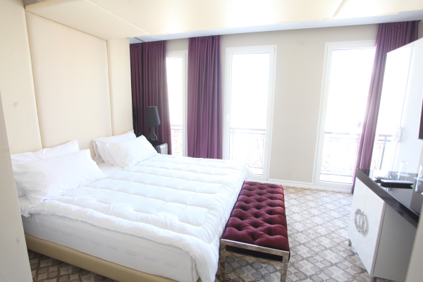 Hotel SENATOR (Tirana)
